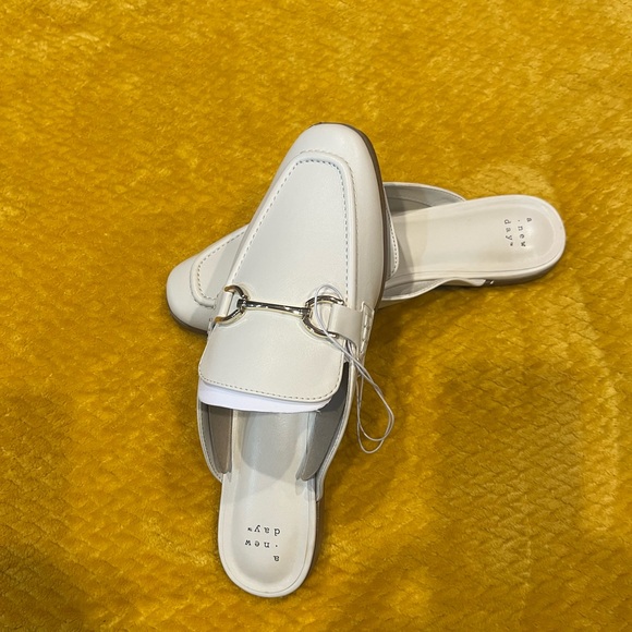A New Day Women's Cream Mules with Silver Accent - Picture 2 of 4